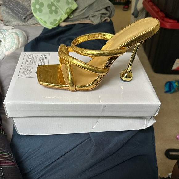 Shoes - Picture 2 of 2